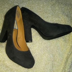 ME TOO Brand Dark Gray 'suede' ladies shoes.